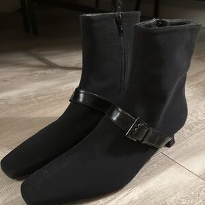 STUART WEITZMAN BLACK BUCKLE HEELED BOOTIES 8N/ FIT LIKE 7